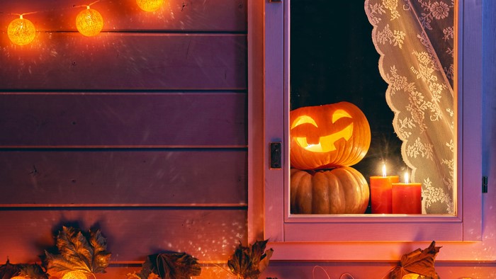 4K Halloween Jack-o'-lanterns and Candles in Window