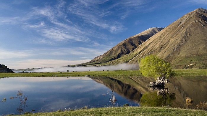 Lake Coleridge with mountains and fog