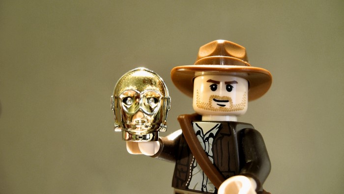 Lego Indiana Jones holding C-3PO head