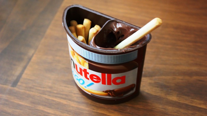 Nutella Go snack with breadsticks and chocolate spread