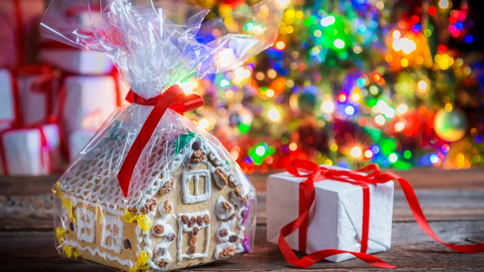 4K Christmas Gingerbread House and Gift