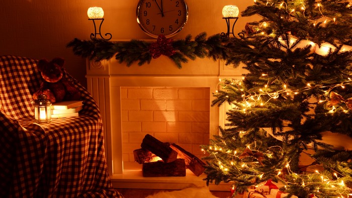 4K Christmas Fireplace and Tree