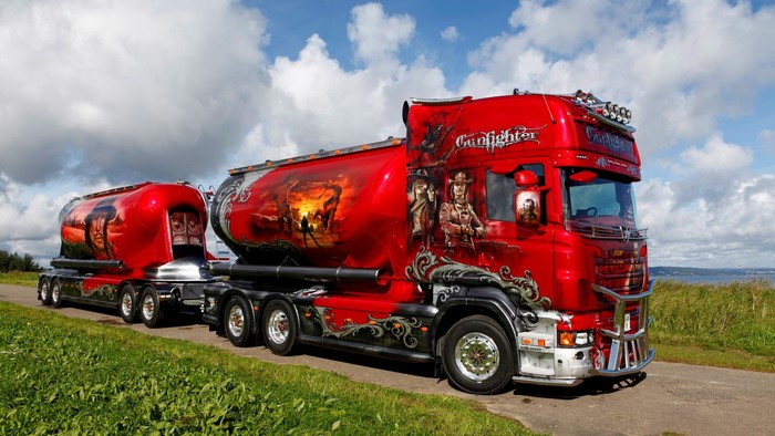 Red Scania R620 truck with "Gunfighter" theme