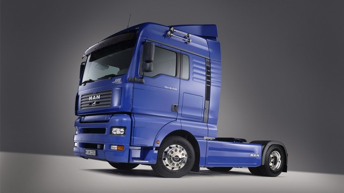 Blue MAN TGA 18.440 Semi-truck