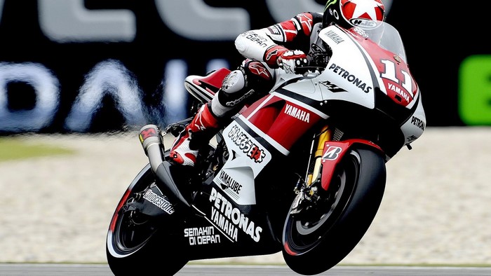Valentino Rossi Yamaha Petronas M1 Superbike Racing