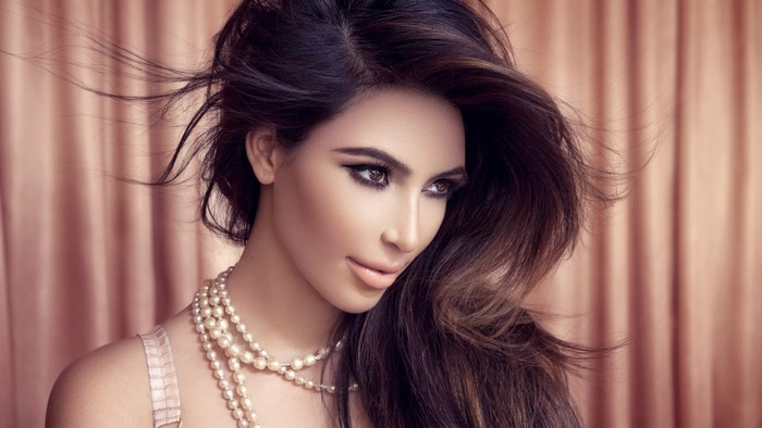 Kim Kardashian wearing pearls