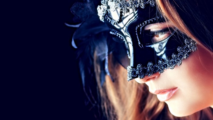 Woman wearing a black masquerade mask