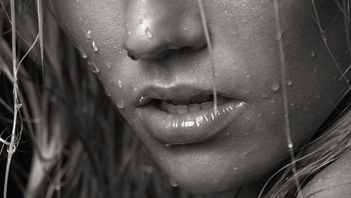 Close-up of Juliane Raschke's wet lips