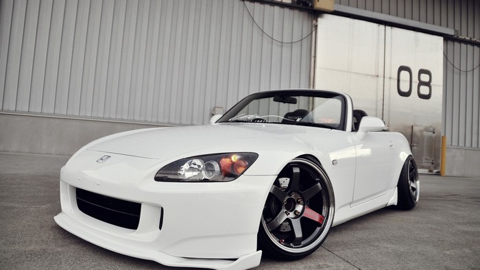 White Honda S2000 with custom wheels