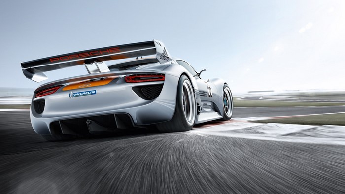 4K Porsche 918 RSR on a Racetrack