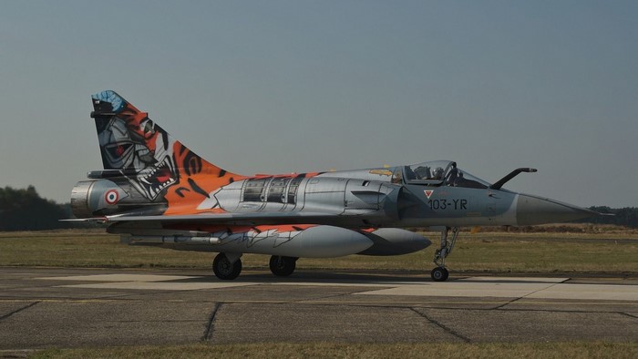 Mirage 2000 aircraft with tiger artwork