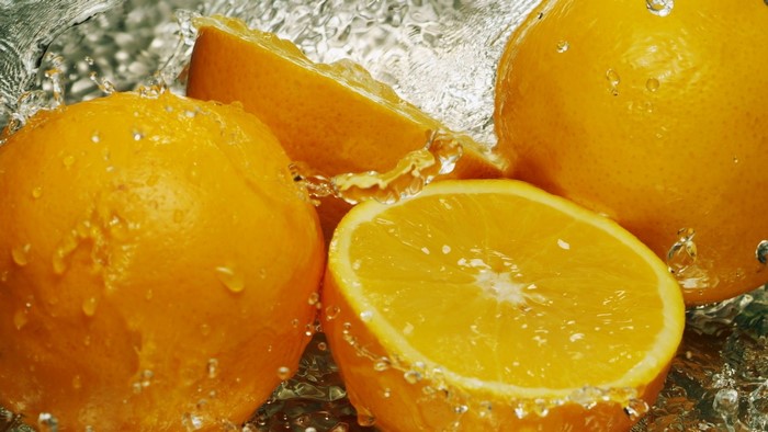 Oranges with Water Splash