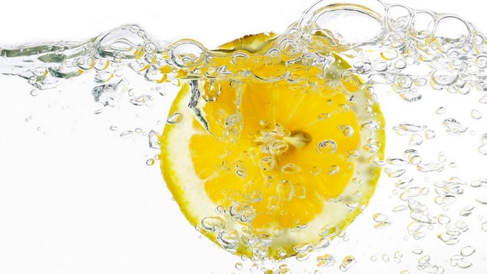 Lemon Slice Splashing in Water with Bubbles