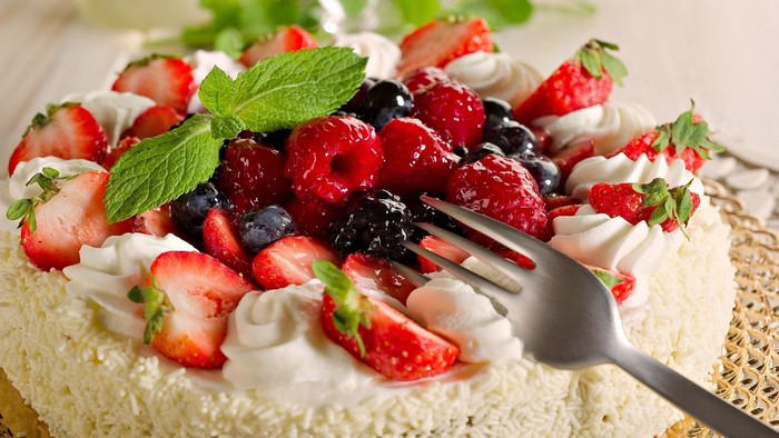 Berry and cream cake with mint
