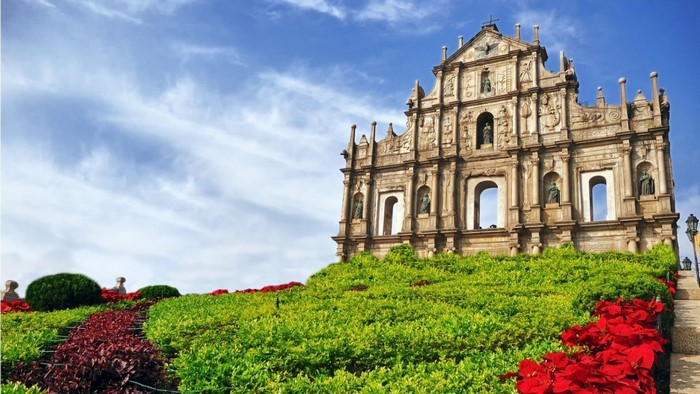 Ruins of St. Paul's Cathedral with gardens