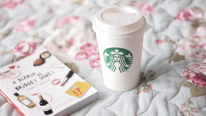 Starbucks coffee cup and Bridget Jones book