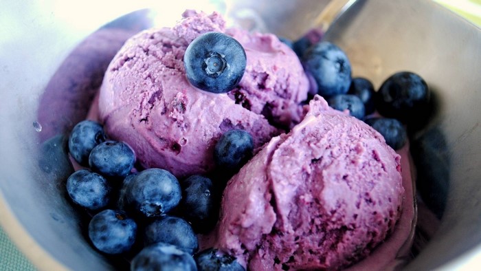 Blueberry ice cream with fresh blueberries