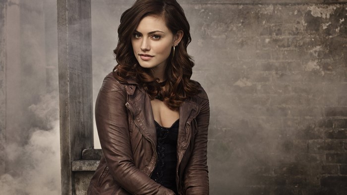 Phoebe Tonkin in a brown leather jacket