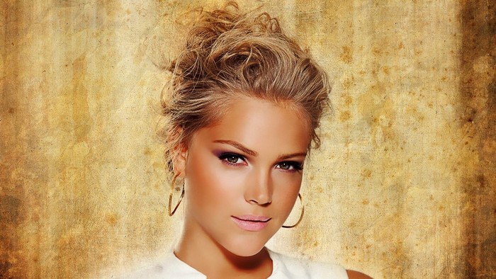 Esti Ginzburg portrait