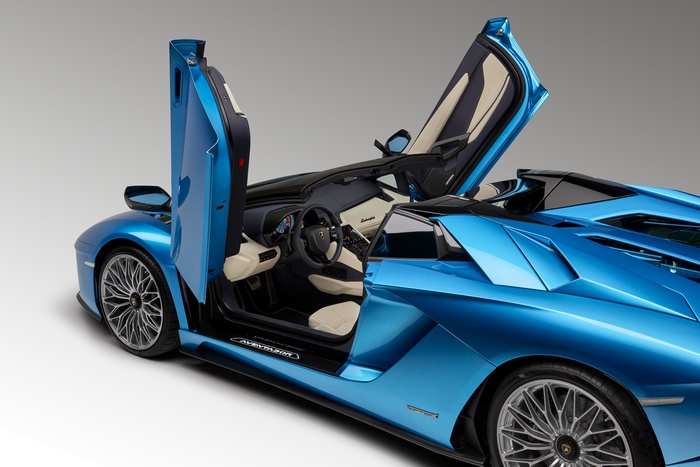 4K Lamborghini Aventador S Roadster