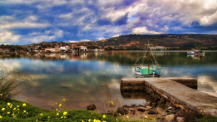 City lake with boats and buildings