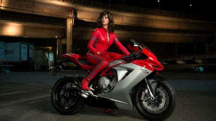 4K Zoolander 2 Penelope Cruz on Motorcycle