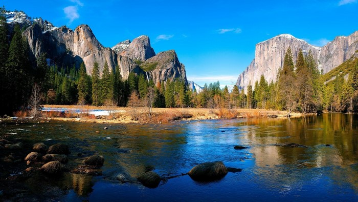 Yosemite Valley Mountains and River