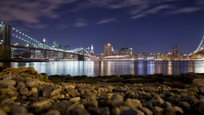 Brooklyn Bridge and Manhattan Skyline at Night