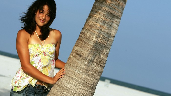 Ana Ivanovic leaning on a palm tree