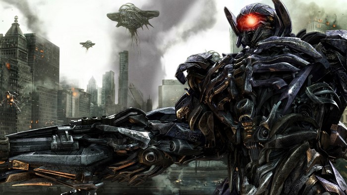 Shockwave from Transformers 3 in a city