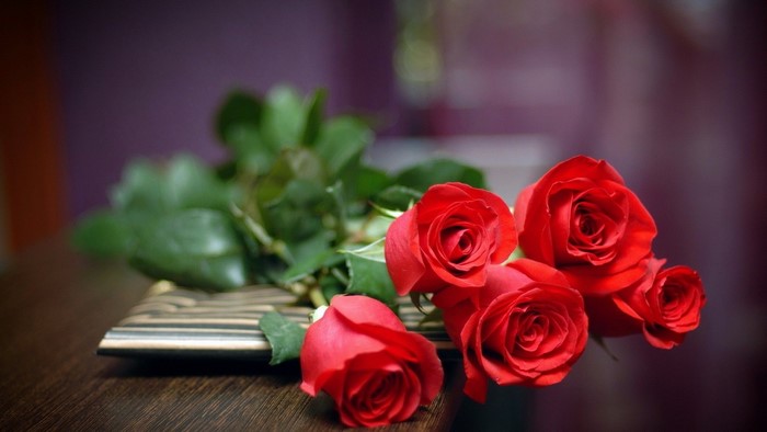 Red roses on a decorative plate