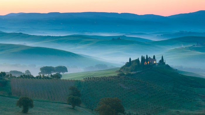 Tuscan Landscape at Sunrise with Rolling Hills and Villa