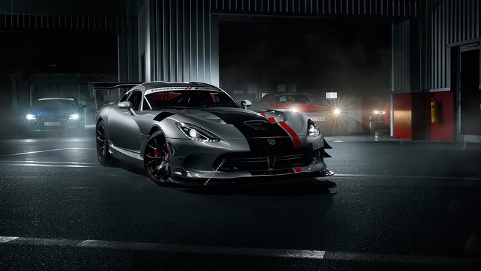 2016 Dodge Viper ACR on a wet track