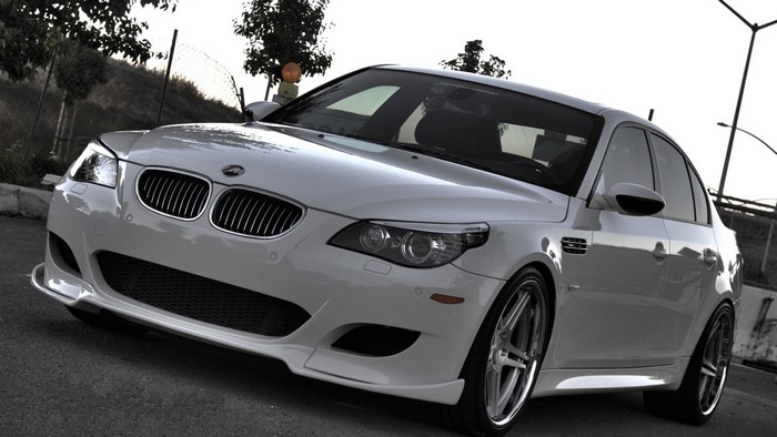 White BMW M5 E60 Sedan