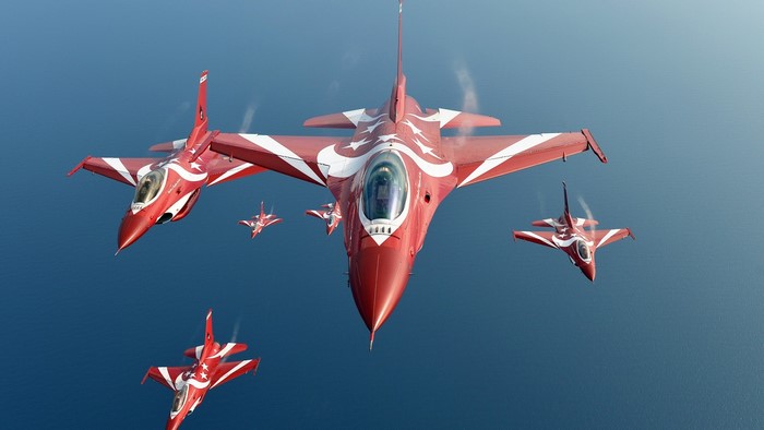 General Dynamics F-16 Fighting Falcon jets in formation