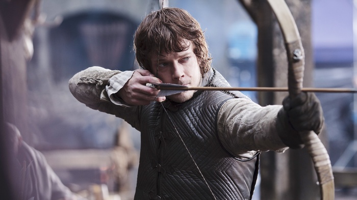 Theon Greyjoy from Game of Thrones aiming a bow