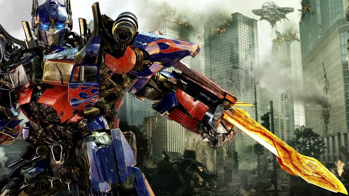 Optimus Prime from Transformers 3 in a city