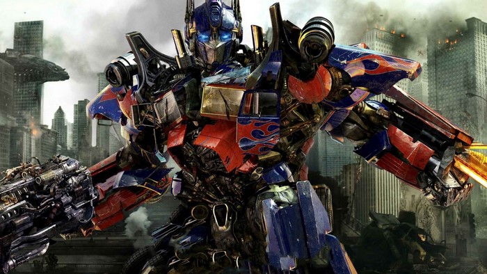 Optimus Prime from Transformers 3 in a city
