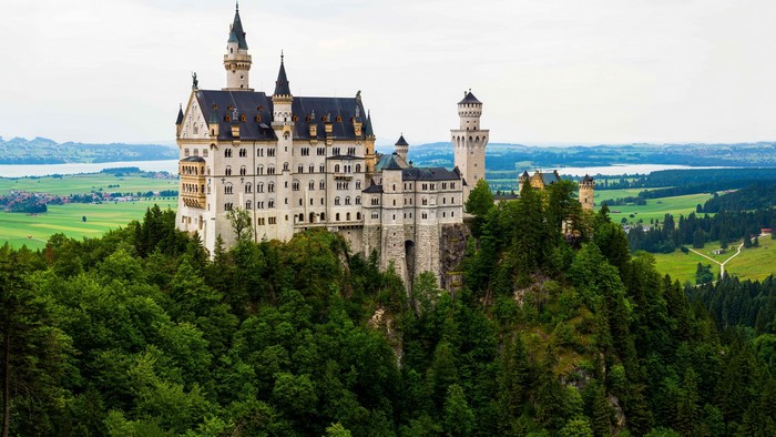 4K Neuschwanstein Castle in Germany