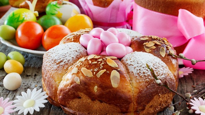 Easter cake with decorated eggs and almond slices