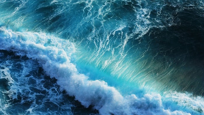 Blue Ocean Waves Crashing
