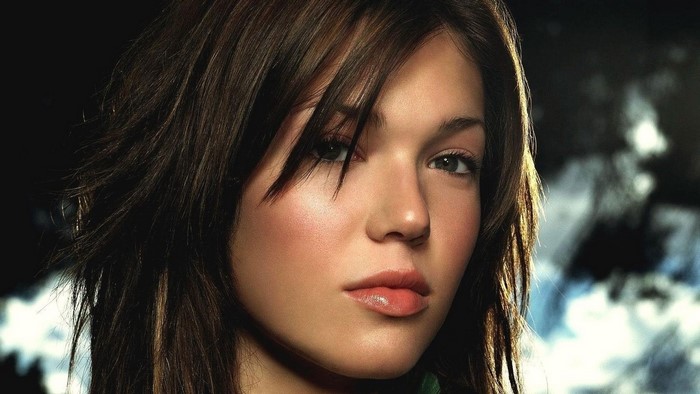 Mandy Moore Face