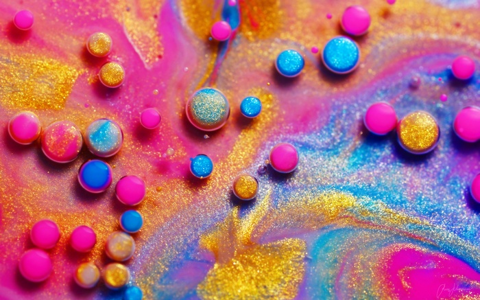 Colorful fluidic cells with gold glitter