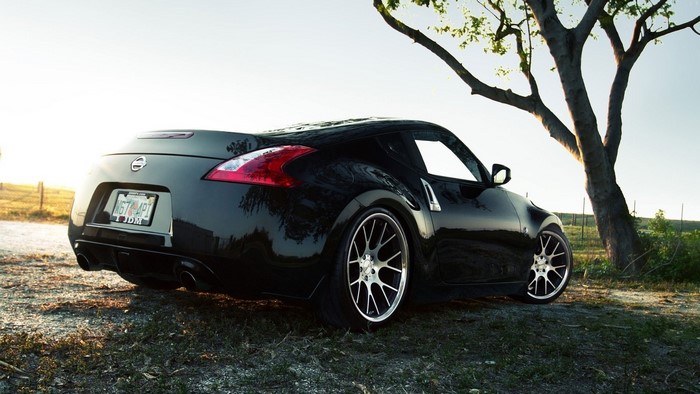 Black Nissan 370z Sports Car