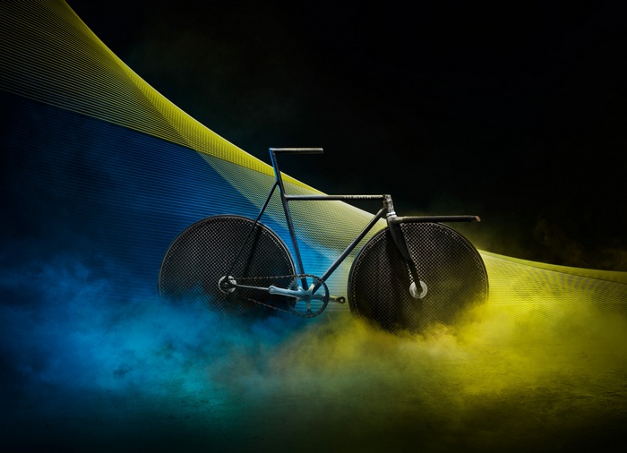 Bicycle with disc wheels and smoke