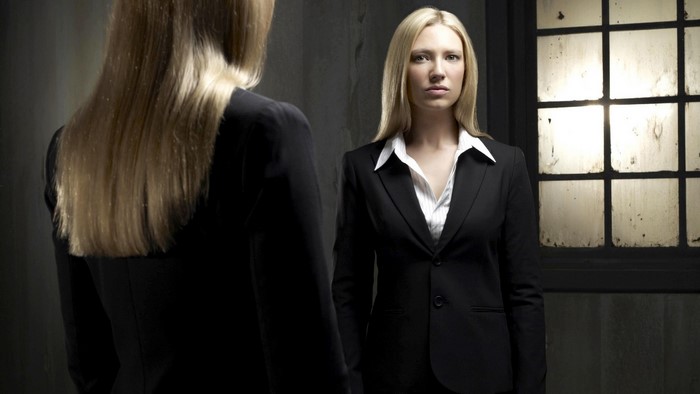 Olivia Dunham in a black suit
