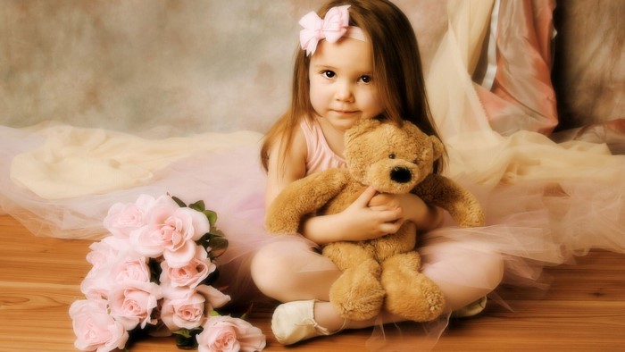Girl with teddy bear and pink roses