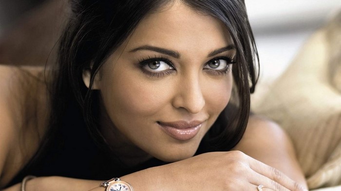 Aishwarya Rai Bachchan wearing a watch