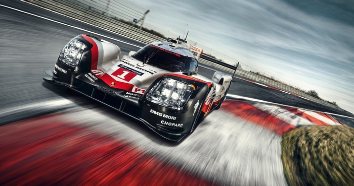 2017 Porsche 919 Hybrid racing on track