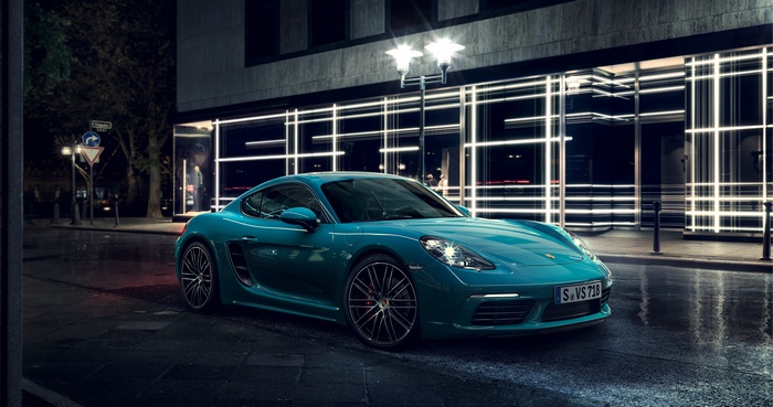 4K Porsche Cayman S on a Wet Street at Night